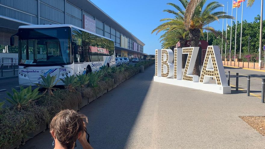La salida de la autovía hacia el aeropuerto, una de las que más problemas de saturación sufre