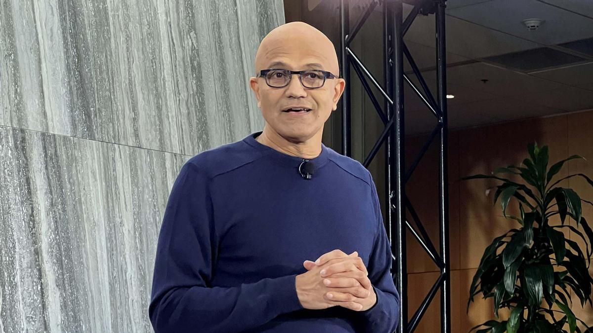 El jefe de Microsoft critica ahora el poder de los gigantes de la IA y negocia un acuerdo con la china DeepSeek