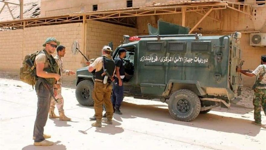 Varios supuestos mercenarios de nacionalidad rusa murieron en un presunto bombardeo de las milicias afines al gobierno sostenido por la ONU en Libia (GNA) sobre una posición del mariscal Jalifa Hafter (hombre fuerte de Libia), en la población de Ksar Ben Ghasir, a unos 20 kilómetros al sur de la capital.