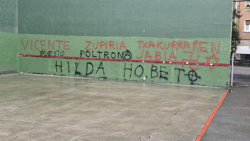 Aparecen en Hernani pintadas amenazantes contra el consejero Zupiria y contra la Ertzaintza