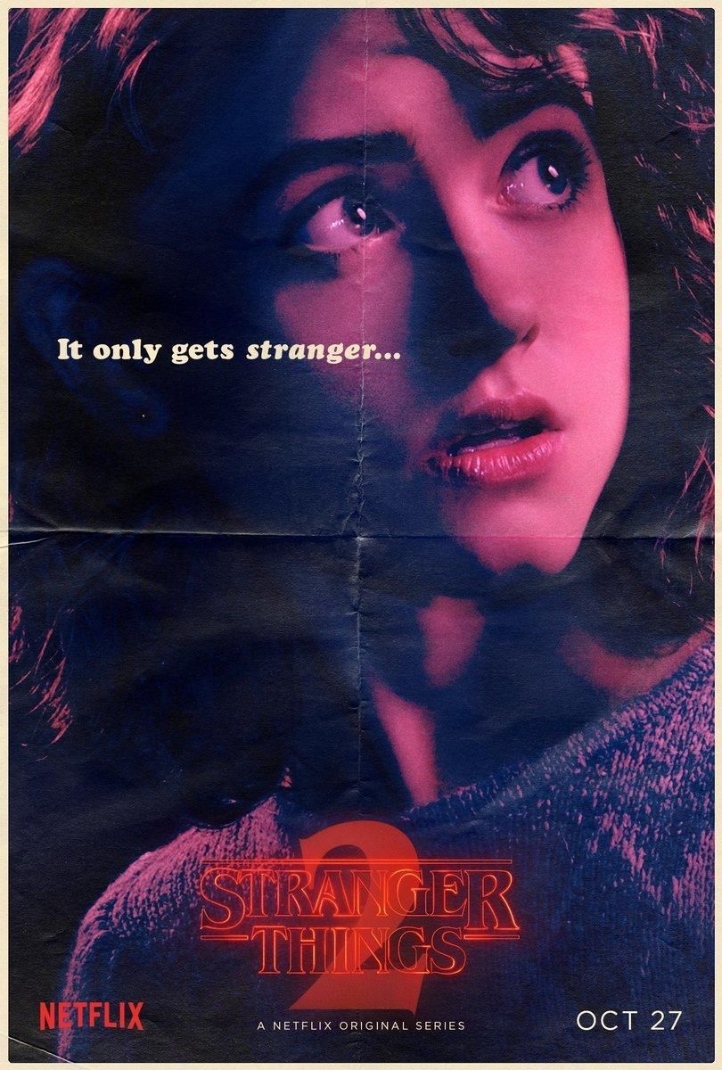 Natalia Dyer en el póster oficial de la 2ª de Stranger Things