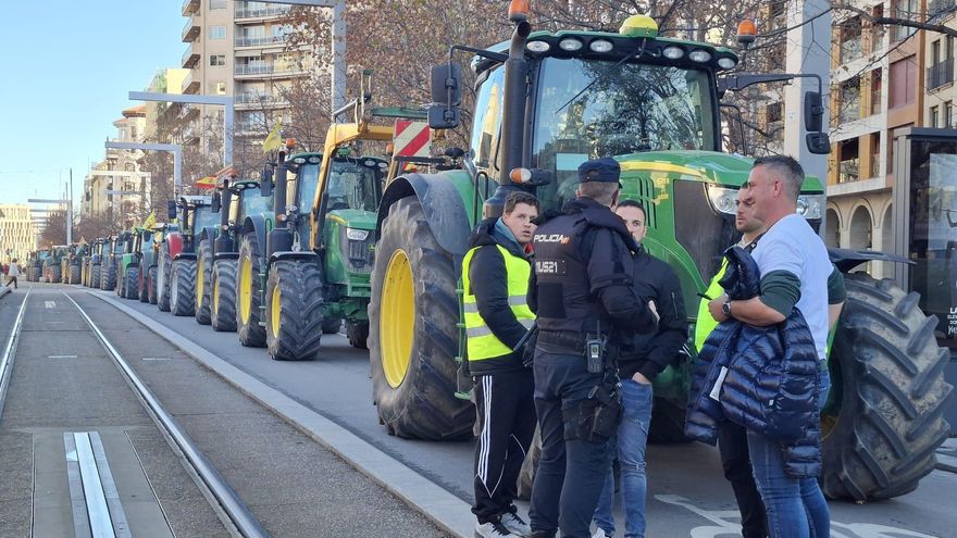 Organizadores de la manifestación se coordinan con la Policía Nacional en el paseo de la Independencia.