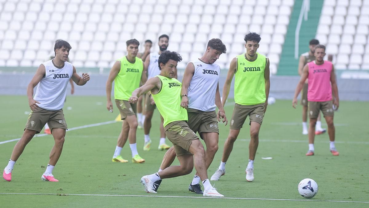Entrenamiento del Córdoba a puerta abierta para la afición