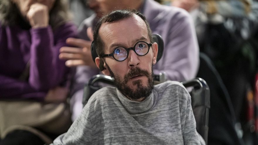 El portavoz de Unidas Podemos en el Congreso, Pablo Echenique, llega al acto '¿Consentiste o no? Solo sí es sí', en el Círculo de Bellas Artes, a 5 de febrero de 2023, en Madrid, (España).