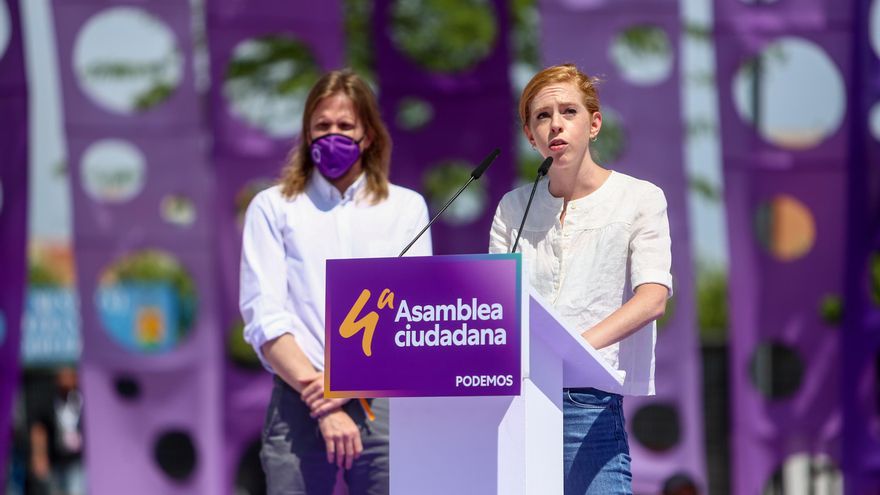 El secretario general de Podemos en CyL, Pablo Fernández y la dirigente, Lilith Verstrynge intervienen en la IV Asamblea Ciudadana Estatal de Podemos, a 12 de junio de 2021, en el Auditorio Parque de Lucía de Alcorcón, Alcorcón, Madrid, (España).