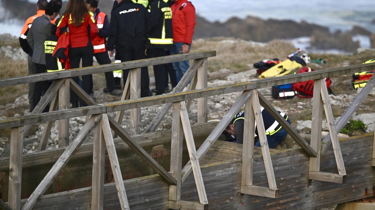 Servicios de emergencias junto a la pasarela de El Bocal.
