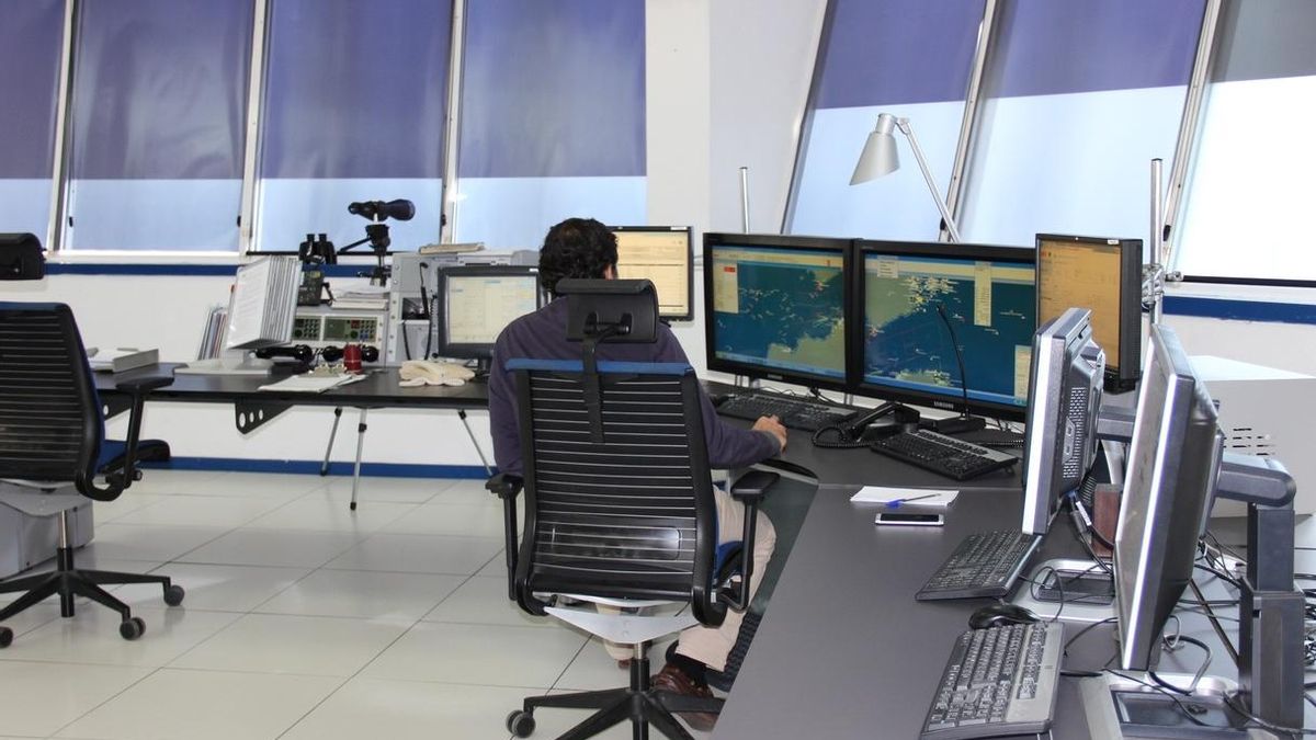 La búsqueda aérea del pesquero desaparecido se reanuda pese al temporal y tras una noche sin novedades