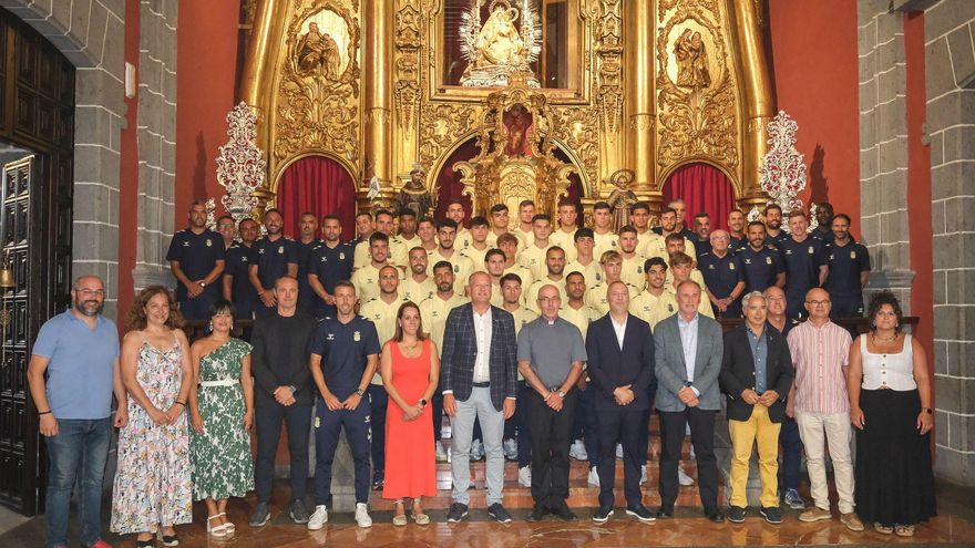 Las Palmas realiza la tradicional ofrenda floral a la Virgen del Pino