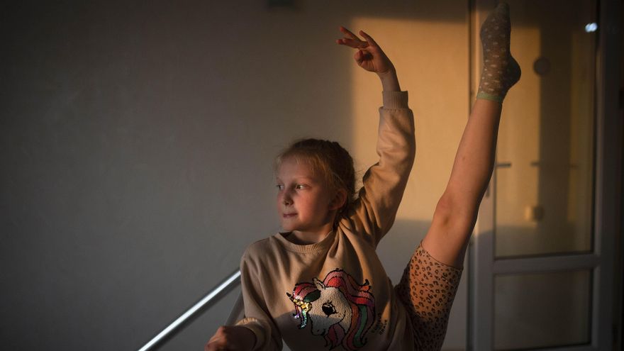 Separadas por la guerra y unidas por la danza: las bailarinas de Odesa resisten