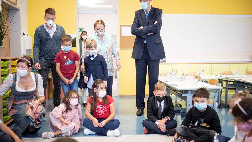 El curso comienza en Austria con test masivos y sin mascarillas en clase
