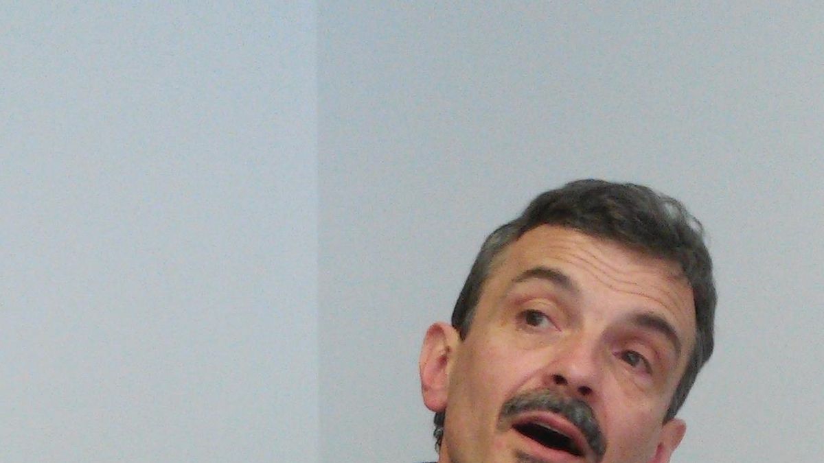 El candidato de Podemos en Madrid dice que respetará los conciertos en educación existentes pero no los ampliará