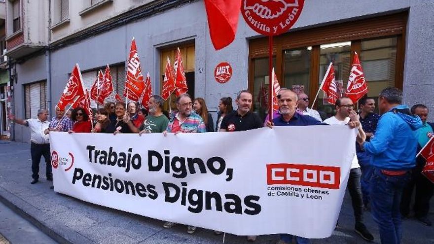 César Sánchez / ICAL Acto reivindicativo en Ponferrada de la plataformas de jubilado de CCOO y UGT en defensa del sistema público de pensiones