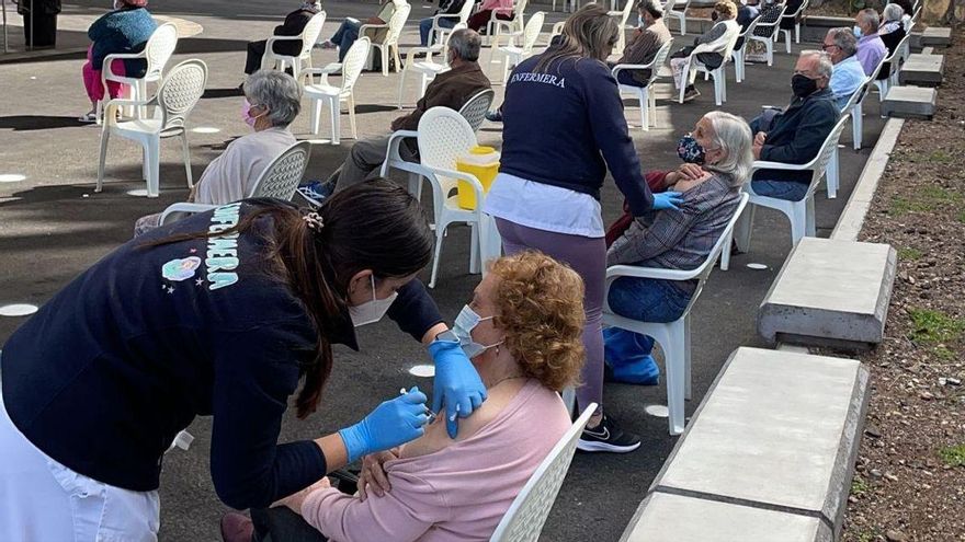 Vacunación contra la COVID en Tijarafe, La Palma