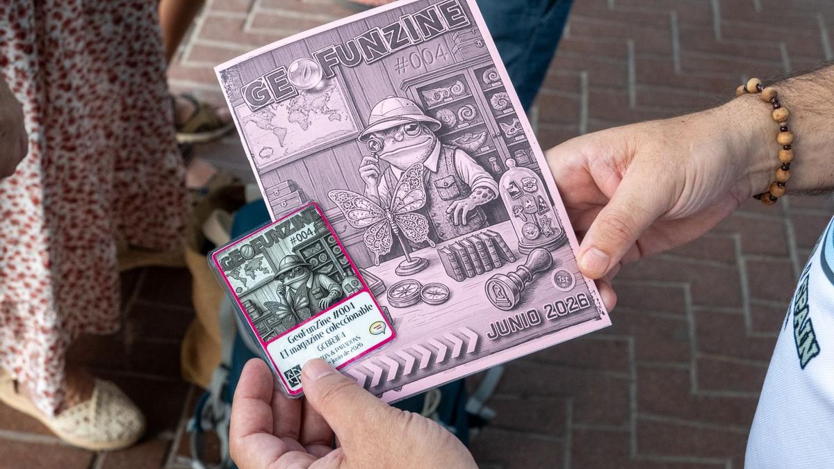 El juego, nacido a comienzos de este siglo, consiste en localizar pequeños recipientes ocultos —los llamados geocachés o cachés— mediante unas coordenadas GPS.