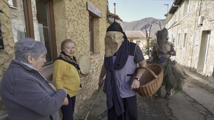 Celebración del antruejo de Los Caretos en Villalfeide.