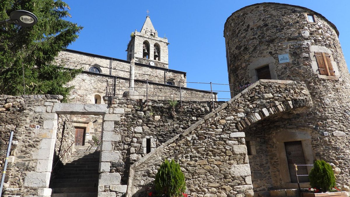 Iglesia Fortaleza de Nuestra Señora de los Ángeles en Llivia.