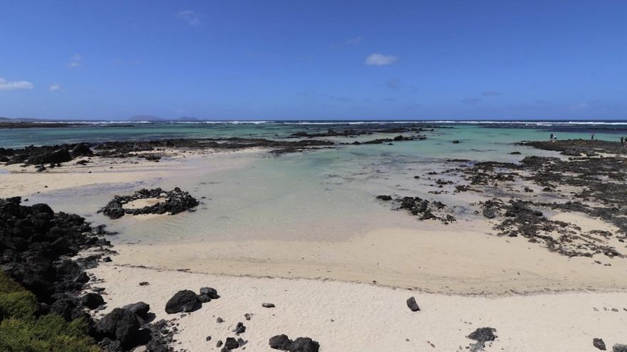 La Guardia Civil investiga la muerte de un hombre cuyo cadáver fue hallado en la playa del Caletón Blanco, en Lanzarote