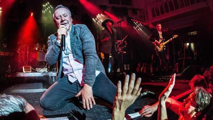 El cantante Jim Kerr, líder de la banda escocesa Simple Minds.