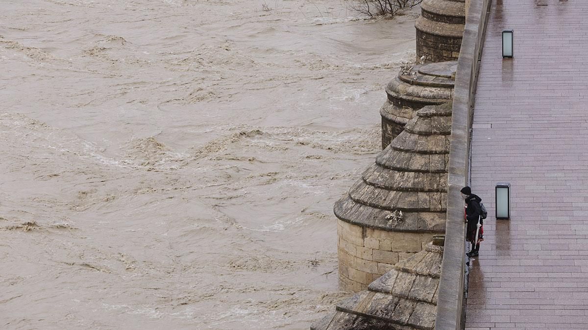 El río Guadalquivir ha superado el umbral naranja a su paso por Córdoba