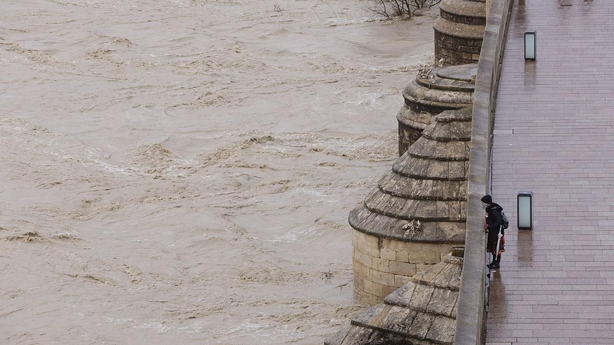 El río Guadalquivir ha superado el umbral naranja a su paso por Córdoba