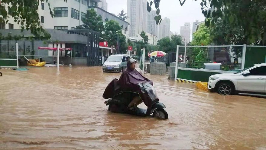 Inéditas lluvias en China dejan al menos 25 muertos entre escenas de terror