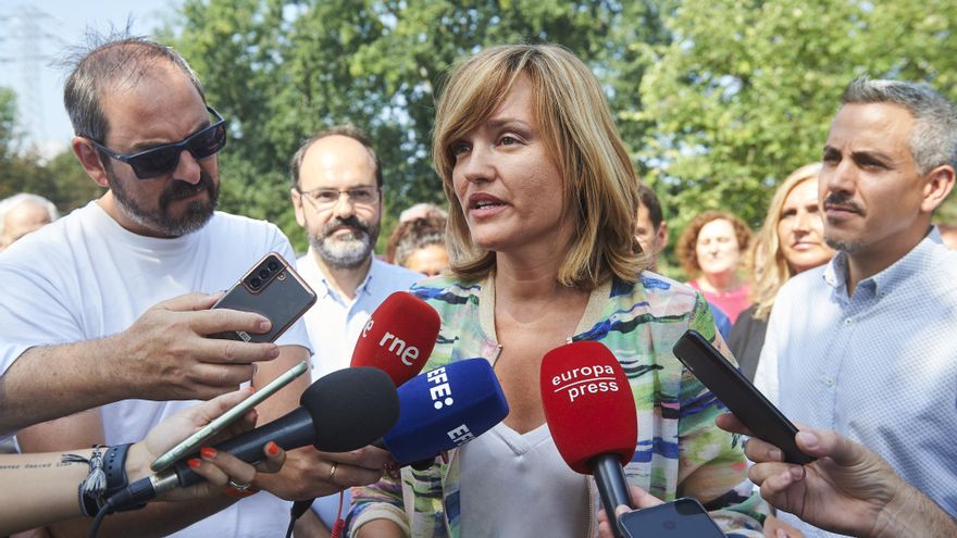La ministra de Educación y Formación Profesional, Pilar Alegría, realiza declaraciones a su llegada a un acto de su partido, en el pabellón Sergio García, a 28 de agosto de 2022, en Torrelavega, Cantabria, (España).