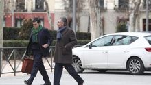 Francisco Granados junto a su abogado en las inmediaciones de la Audiencia Nacional.