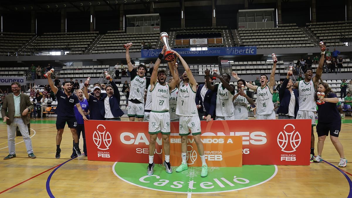 La celebración del ascenso del Coto Córdoba CB a Primera FEB, en imágenes