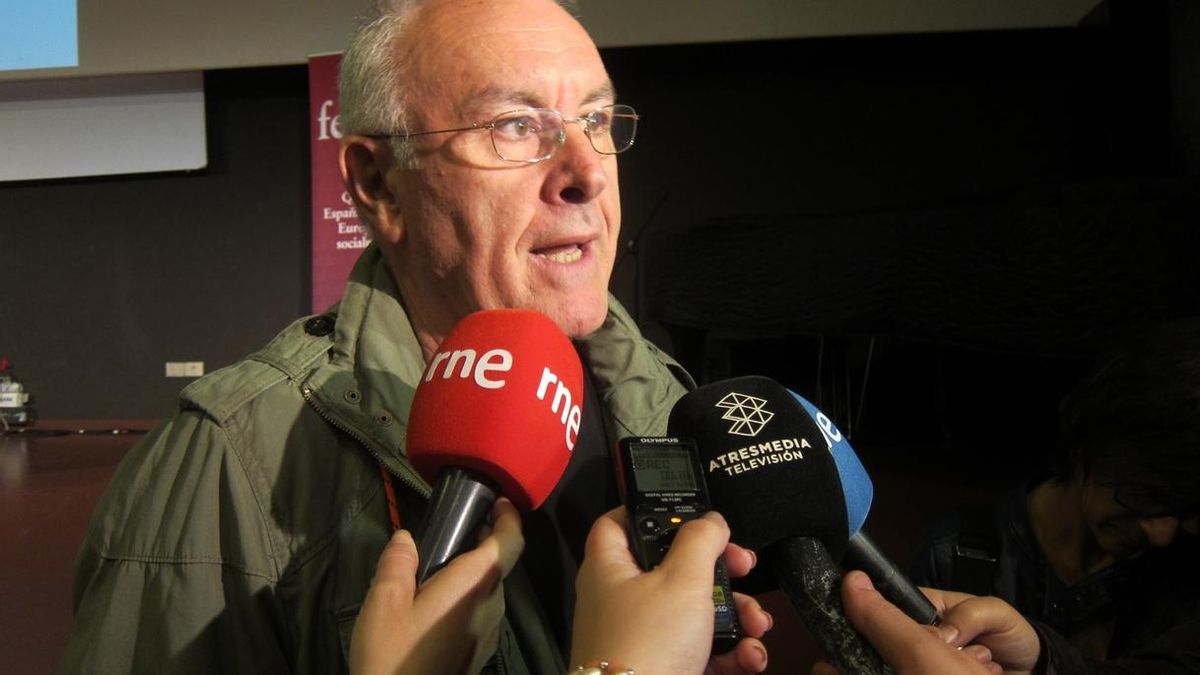 Cayo Lara dice que los poderes financieros, económicos y políticos "deconstituyen el Estado"