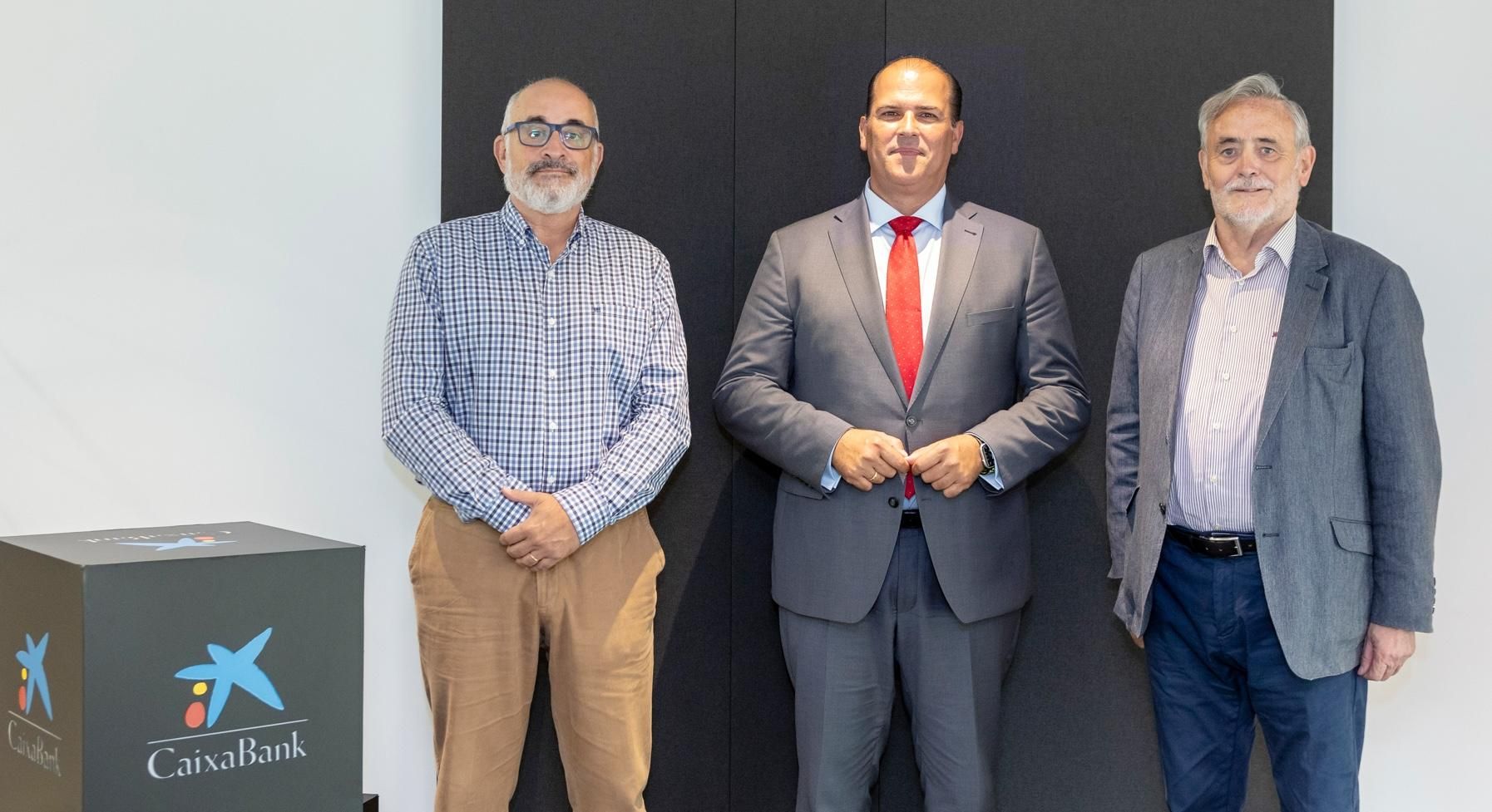 CaixaBank y la Real Sociedad Económica de Amigos del País de Tenerife firman un convenio para impulsar actividades.