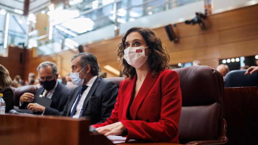 Ayuso saca adelante sus primeras cuentas con el apoyo de Vox tras vetar todas las enmiendas de la izquierda