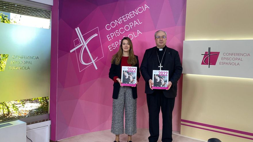 Los obispos españoles evitan opinar sobre la bendición de uniones homosexuales, pero avisan: "Bendecir no es matrimonio"