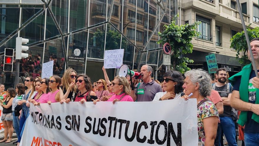 El consejero vasco de Salud desmiente las críticas y afirma que Euskadi cubre el "100%" de las plazas de matronas