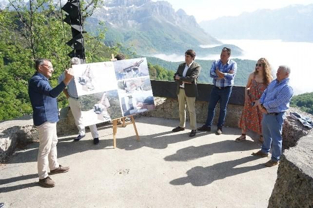 Presentación por segunda vez del proyecto, en 2022, con el consejero Quiñones y los dos alcaldes de Picos.