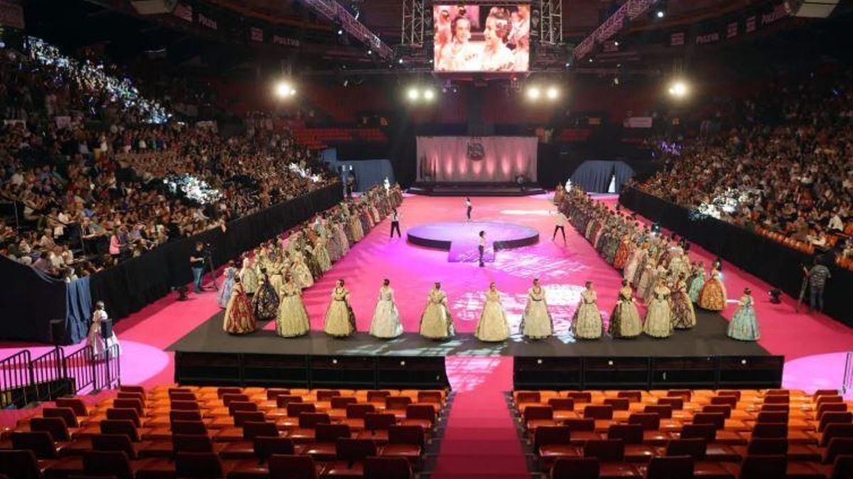 Gala de las falleras en la Fonteta de Sant Lluís.