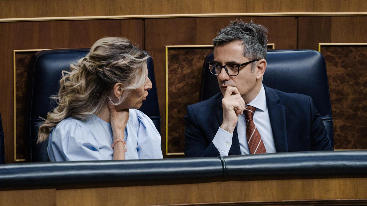 Yolanda Díaz y Félix Bolaños, en un pleno en el Congreso