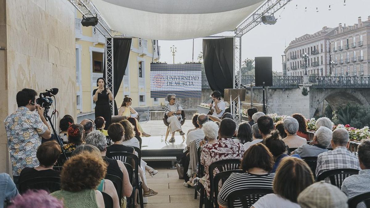 La jornada contó con intérpretes de lengua de signos