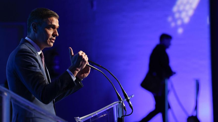 Sánchez promete a los fabricantes de coches reforzar el plan de ayudas a particulares para la compra de eléctricos