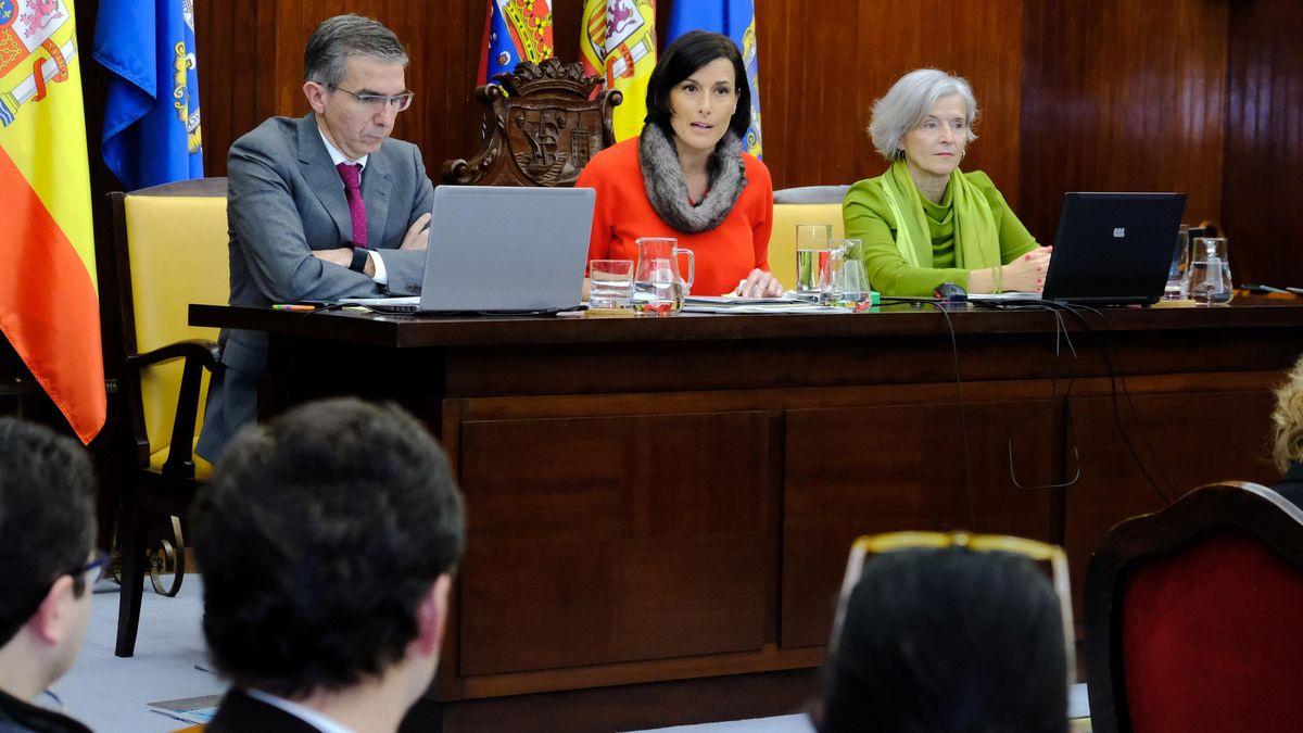 La alcaldesa de Santander, Gema Igual (PP), preside el pleno.