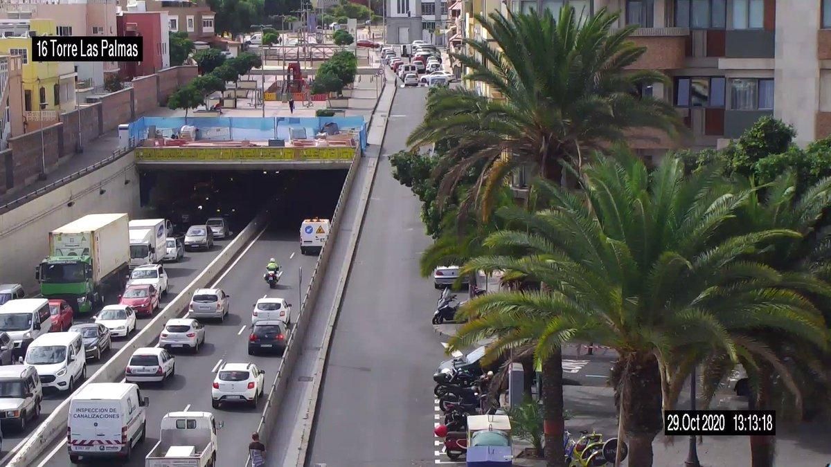 Retenciones en el túnel de Julio Luengo por caída de cascotes