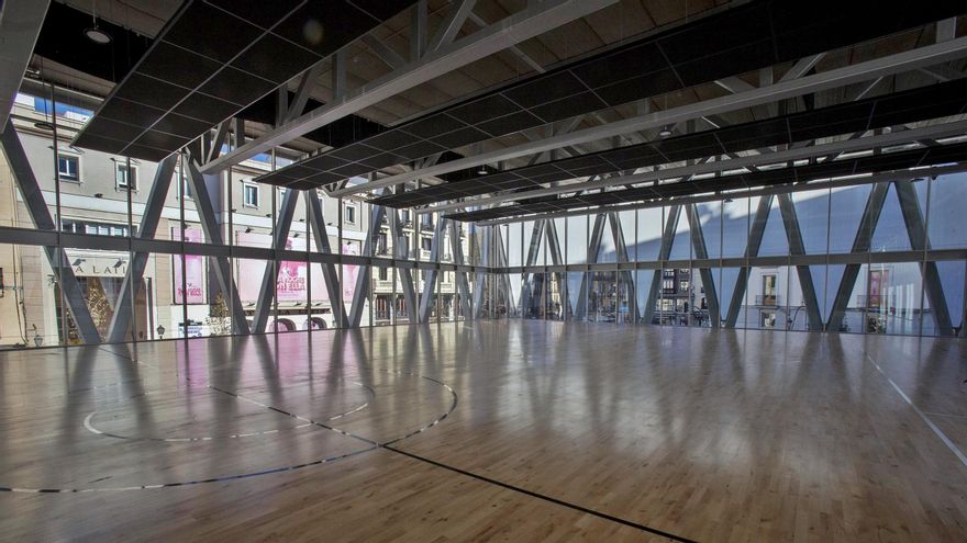 Almeida construye una pista de fútbol sala cubierta sin espacio para disputar partidos oficiales ni entrenamientos