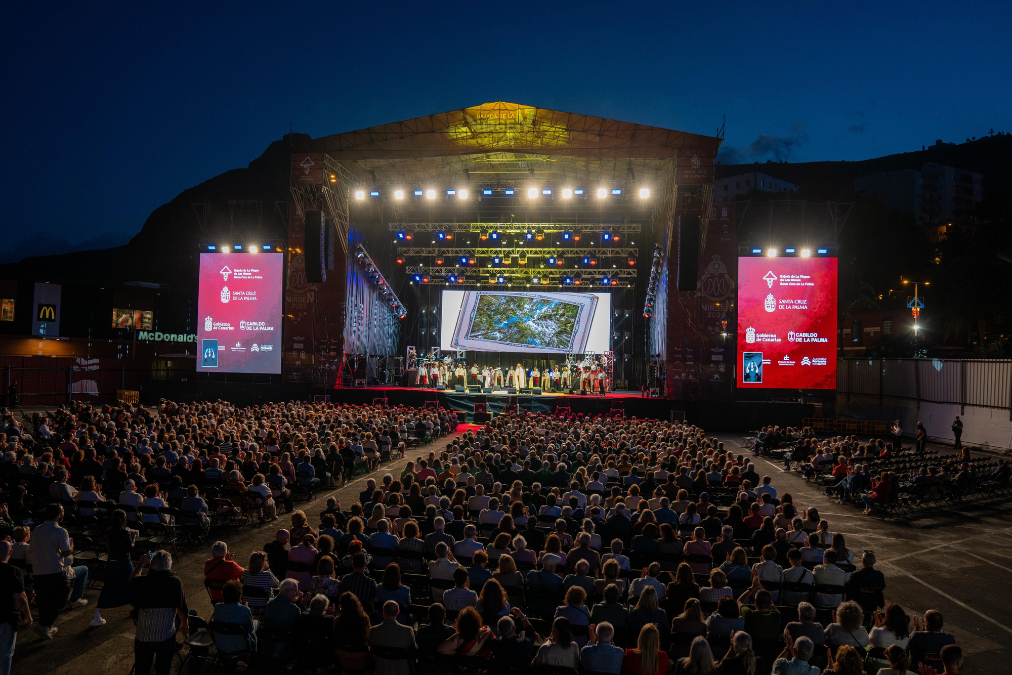 El recinto central de La Bajada se estrenó este fin de semana con  casi 7.000 personas.