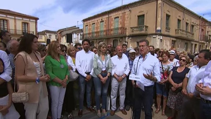 Alberto Núñez Feijóo, durante un acto de campaña en Corrales del Vino (Zamora)