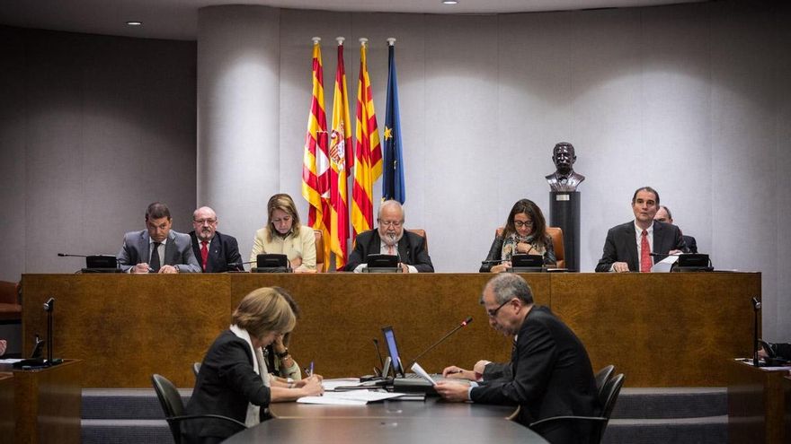 Actas anónimas, billetes de avión sin justificar e informes de copia y pega: así describe el juez la nueva trama de CDC