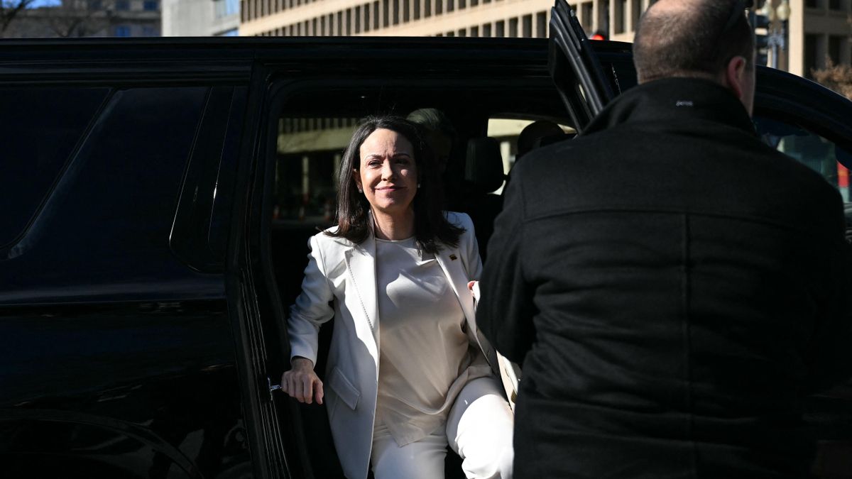 Trump recibe a María Corina Machado tras llamar "fantástica" a Delcy Rodríguez
