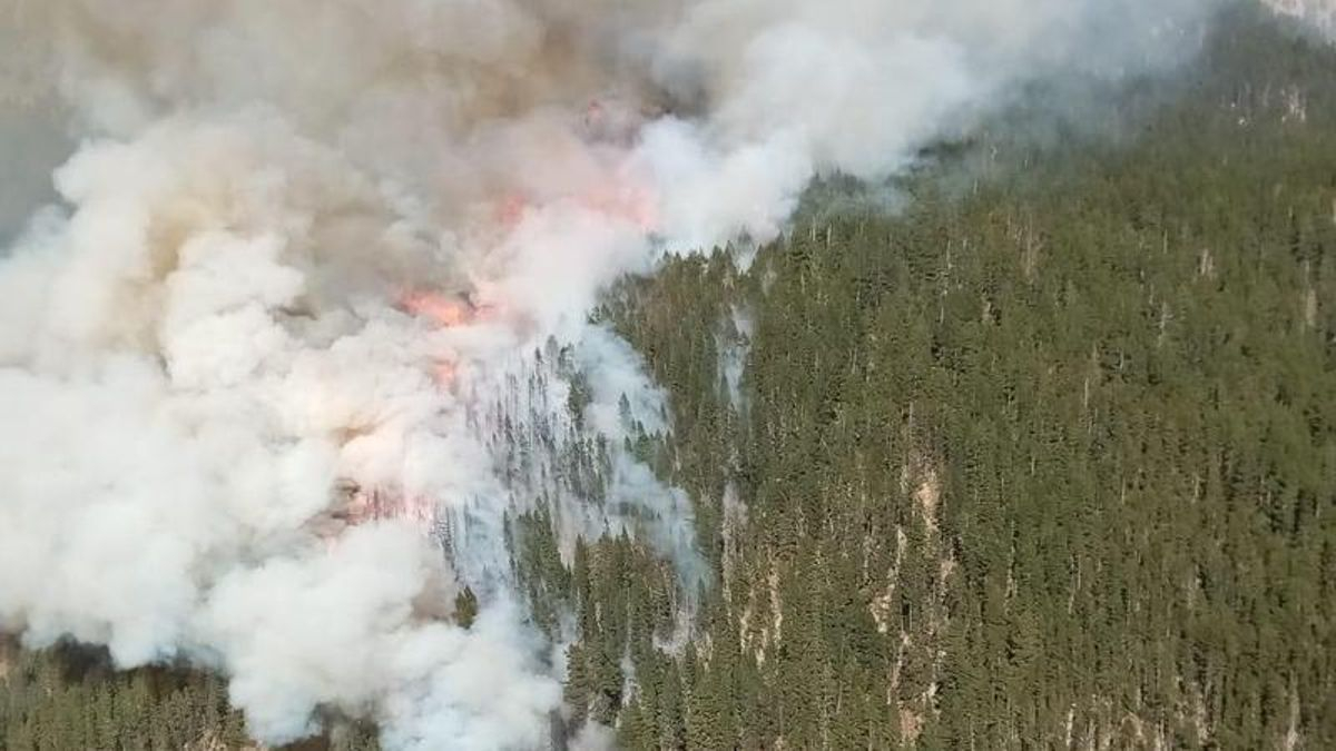 Dos incendios siguen activos en Huesca: en la Peña Montañesa, junto a Ordesa, y en el Ibón de Plan
