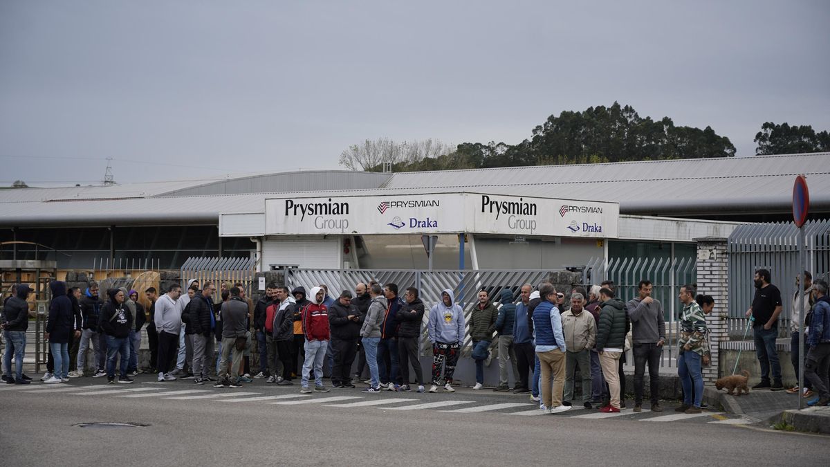 El 100% de la plantilla secunda la huelga en Prysmian como protesta por el despido de ocho compañeros