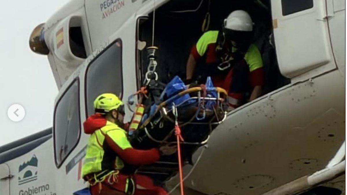 Dos heridos tras caer su vehículo por un barranco: uno ha sido trasladado en helicóptero al hospital de Logroño, el otro en ambulancia