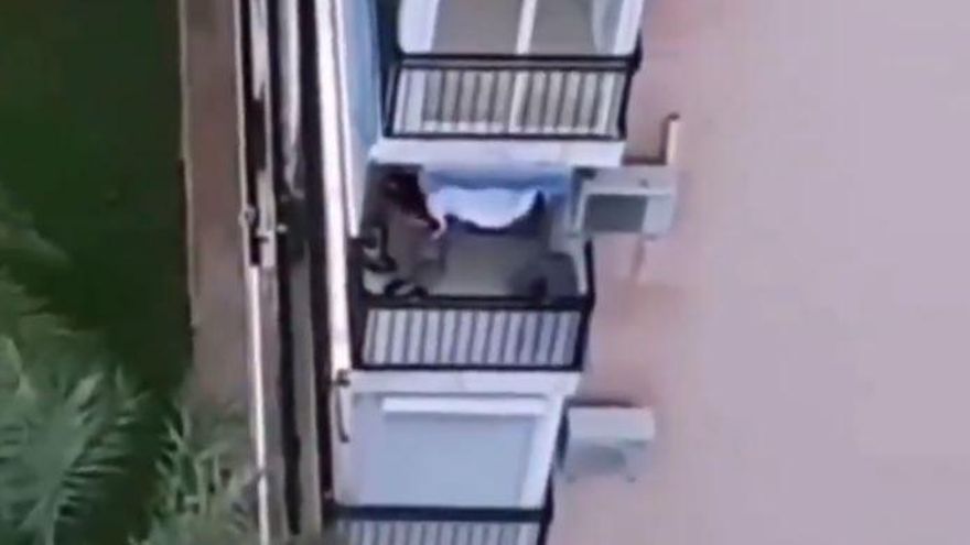 Un hombre dispara desde el balcón en la localidad alicantina de Finestrat.