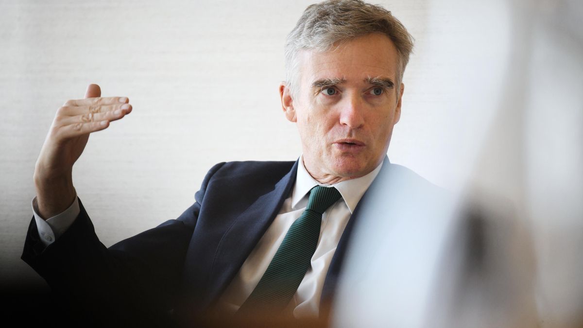 El embajador de Reino Unido en España, Alex Ellis, durante una entrevista con elDiario.es